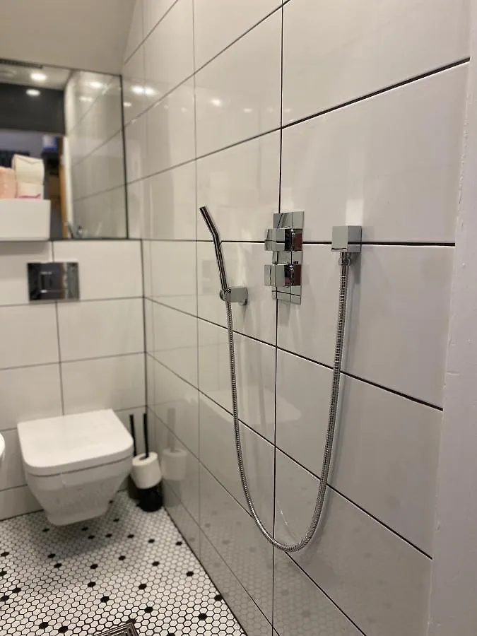 Lovely 3 Bed With Jacuzzi, Close To Airport, Driveway, Wifi Edimburgo Appartamento