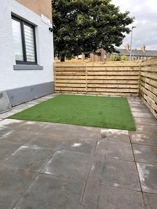 Lovely 3 Bed With Jacuzzi, Close To Airport, Driveway, Wifi Edimburgo Apartamento