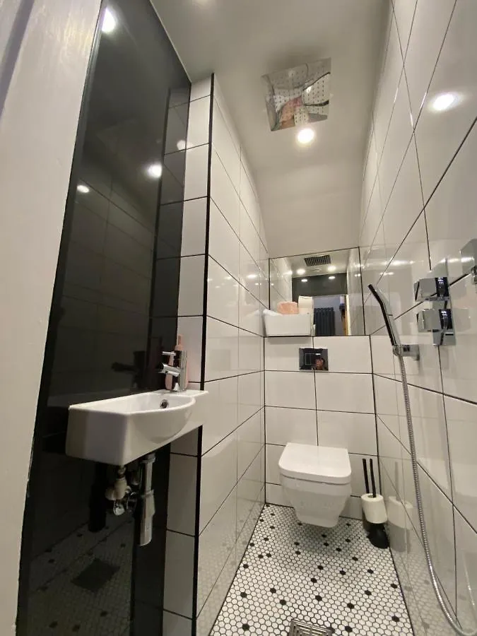 Lovely 3 Bed With Jacuzzi, Close To Airport, Driveway, Wifi Edimburgo
