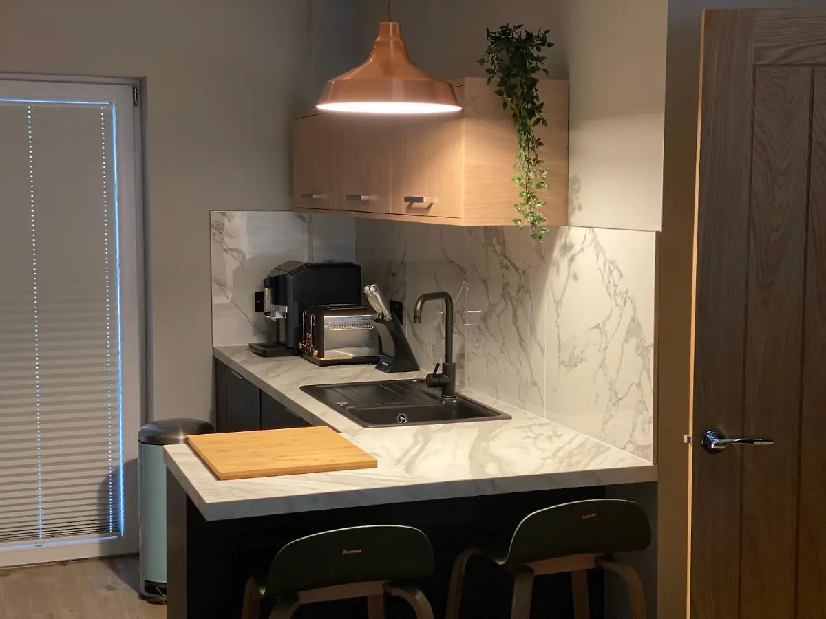 Apartamento Lovely 3 Bed With Jacuzzi, Close To Airport, Driveway, Wifi Edimburgo